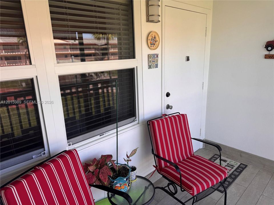 For Sale: $105,000 (1 beds, 1 baths, 720 Square Feet)
