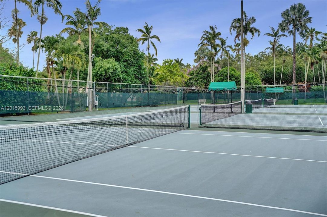 Active With Contract: $925,000 (4 beds, 2 baths, 2332 Square Feet)