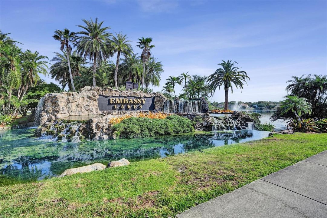 Active With Contract: $925,000 (4 beds, 2 baths, 2332 Square Feet)