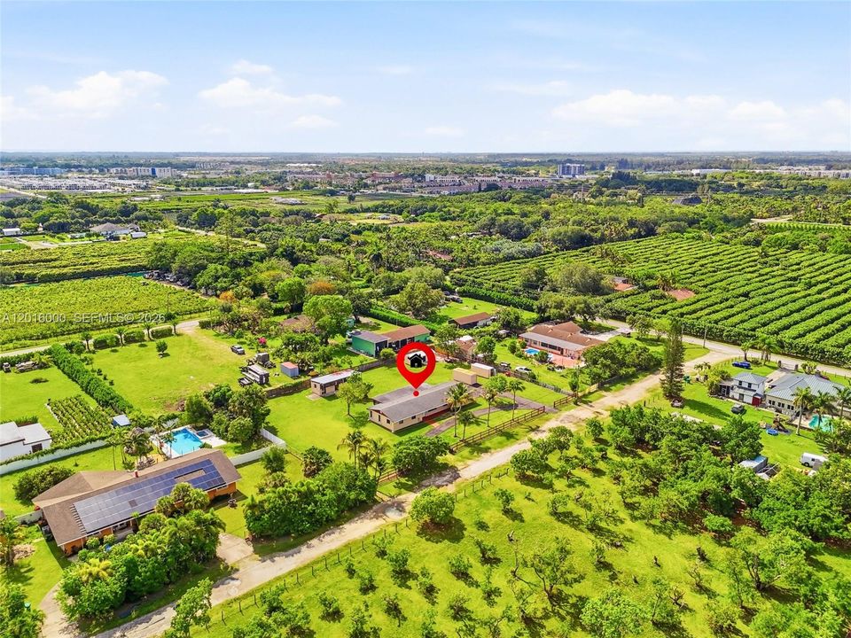 На продажу: $899,900 (3 спален, 2 ванн, 2116 Квадратных фут)