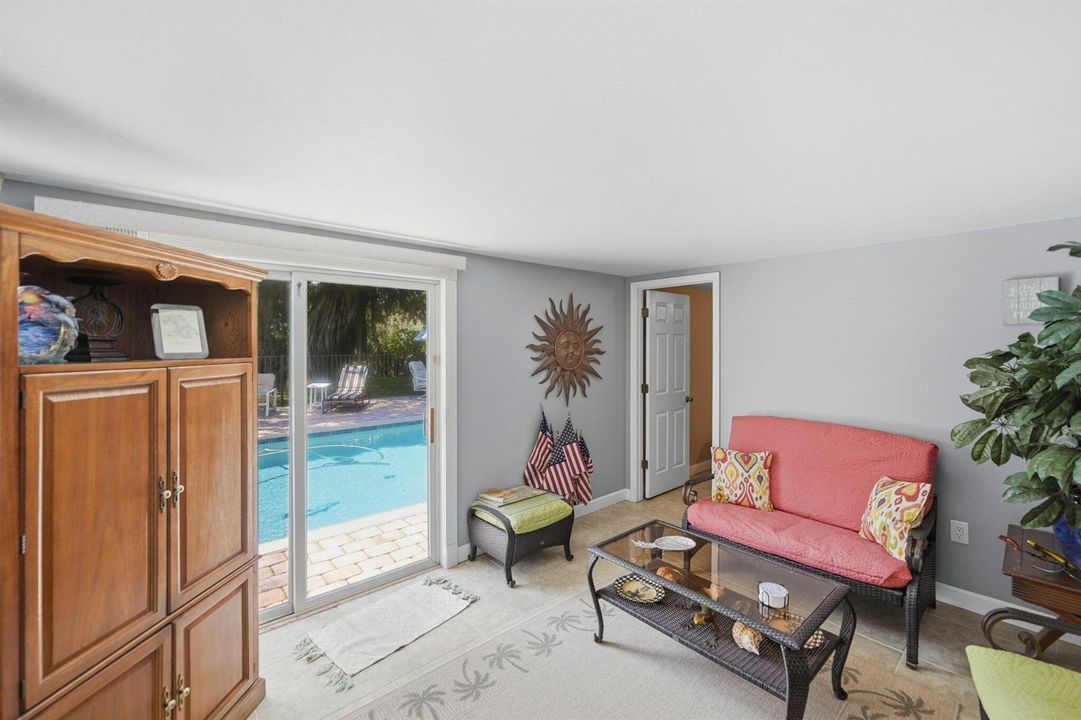 32-web-or-mls-108-carlisle-ln