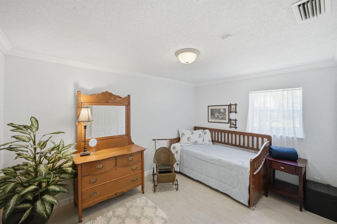 14-web-or-mls-108-carlisle-ln