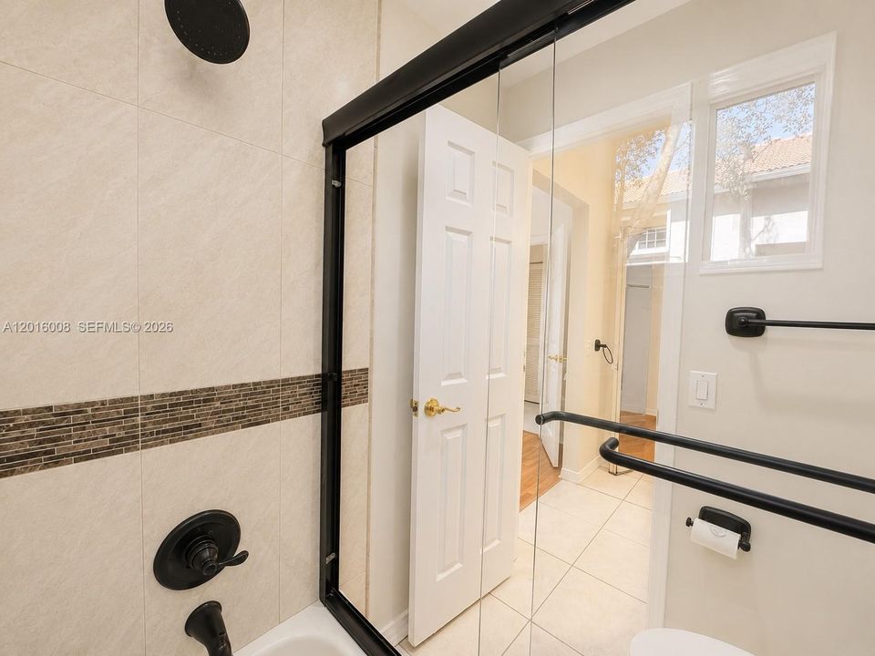 Activo con contrato: $3,650 (3 camas, 2 baños, 1542 Pies cuadrados)