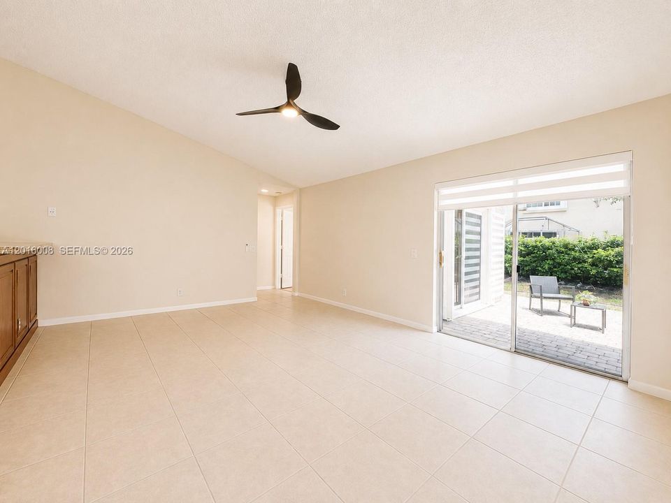Activo con contrato: $3,650 (3 camas, 2 baños, 1542 Pies cuadrados)