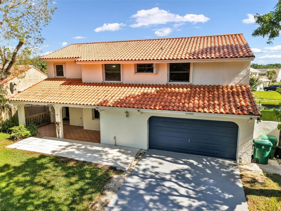 Active With Contract: $799,888 (5 beds, 3 baths, 2858 Square Feet)