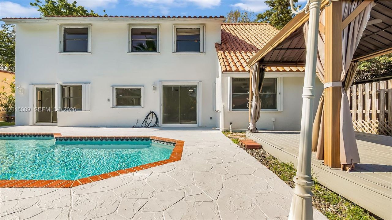 Active With Contract: $799,888 (5 beds, 3 baths, 2858 Square Feet)