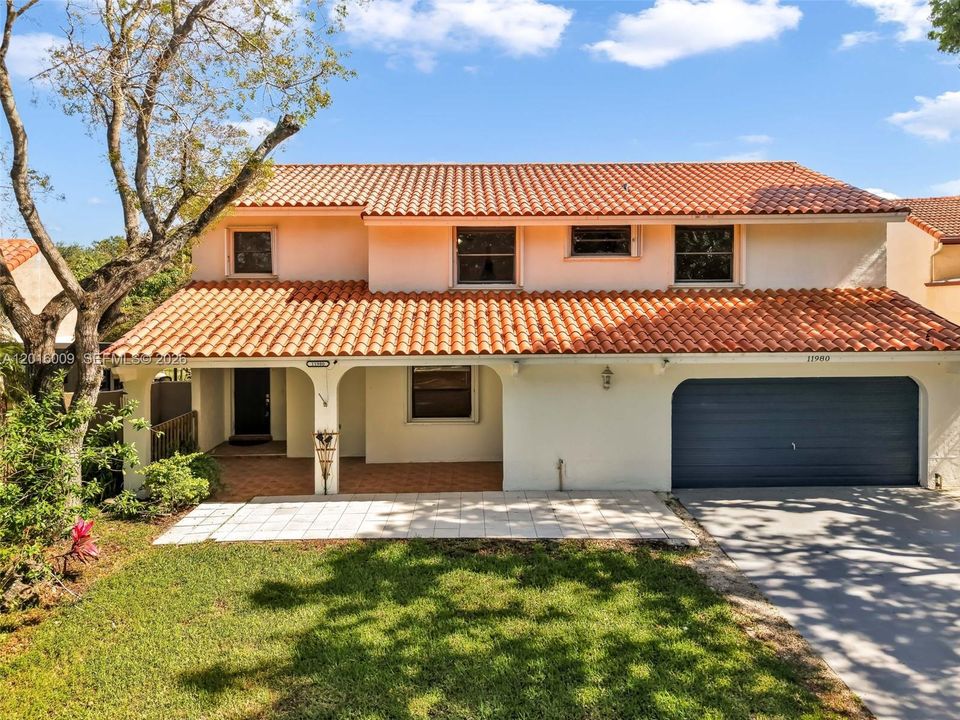 Active With Contract: $799,888 (5 beds, 3 baths, 2858 Square Feet)