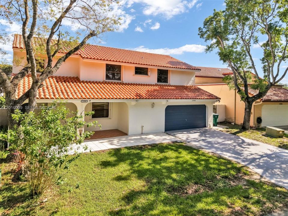 Active With Contract: $799,888 (5 beds, 3 baths, 2858 Square Feet)