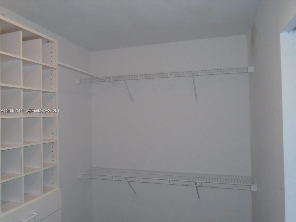 Activo con contrato: $290,000 (2 camas, 2 baños, 1326 Pies cuadrados)