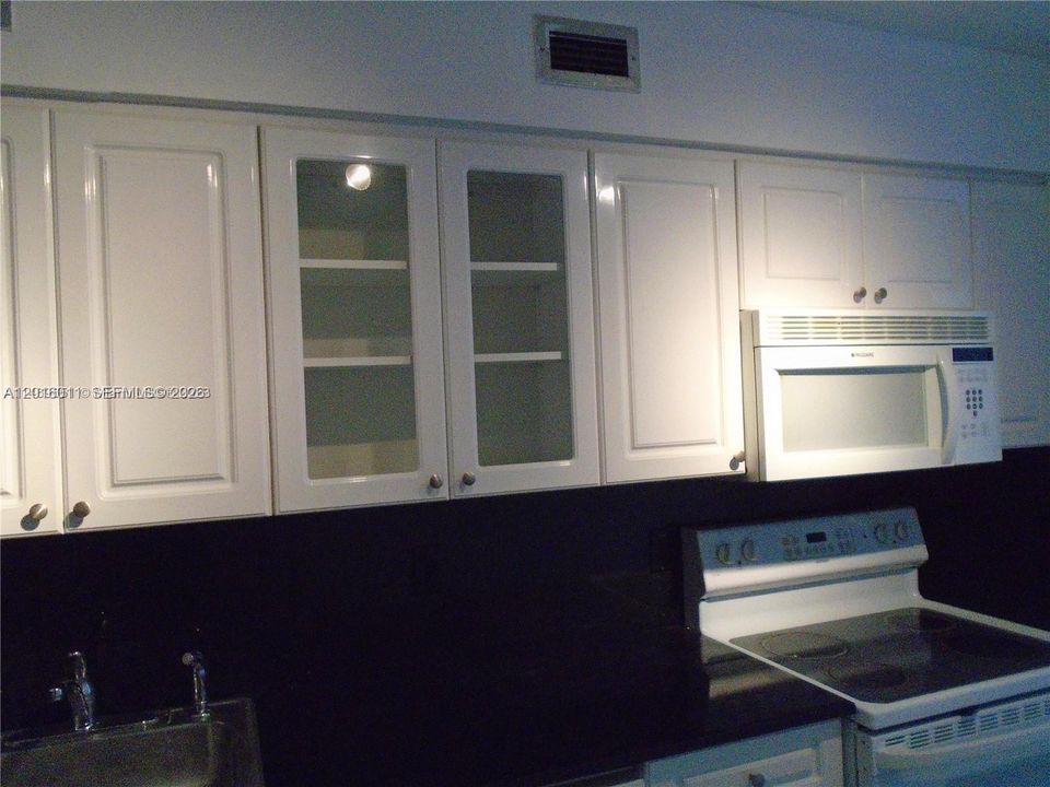Activo con contrato: $290,000 (2 camas, 2 baños, 1326 Pies cuadrados)