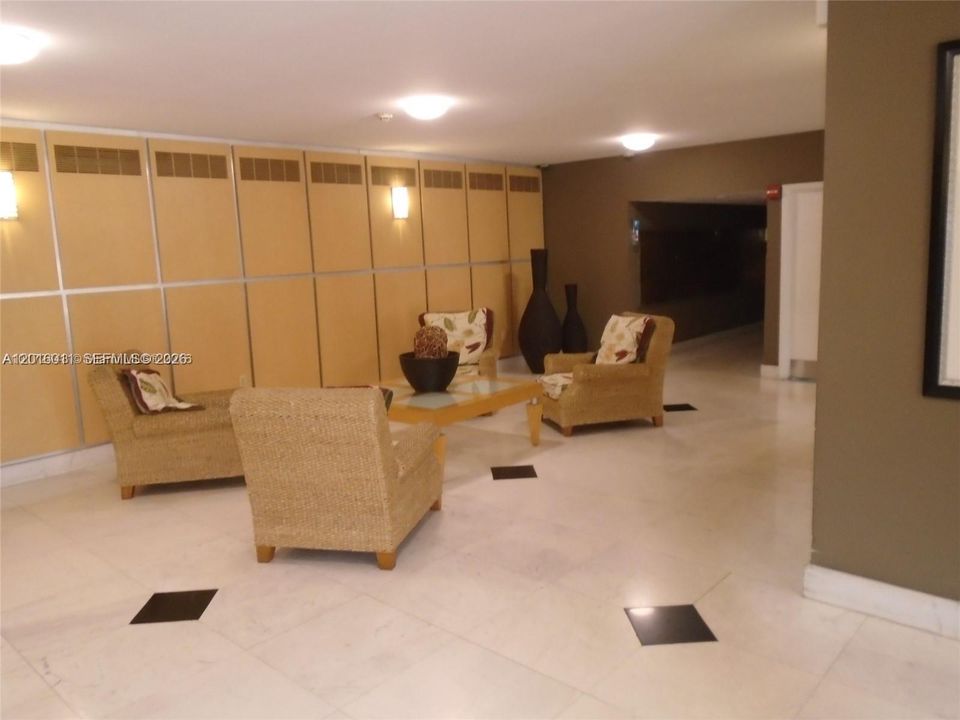 Activo con contrato: $290,000 (2 camas, 2 baños, 1326 Pies cuadrados)