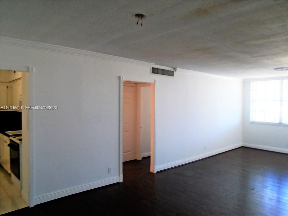 Activo con contrato: $290,000 (2 camas, 2 baños, 1326 Pies cuadrados)