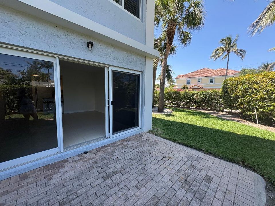patio back unit 118