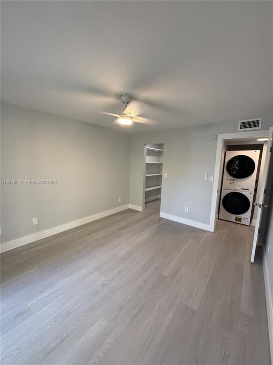 Active With Contract: $2,550 (2 beds, 2 baths, 901 Square Feet)