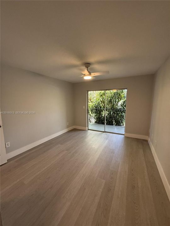 Active With Contract: $2,550 (2 beds, 2 baths, 901 Square Feet)