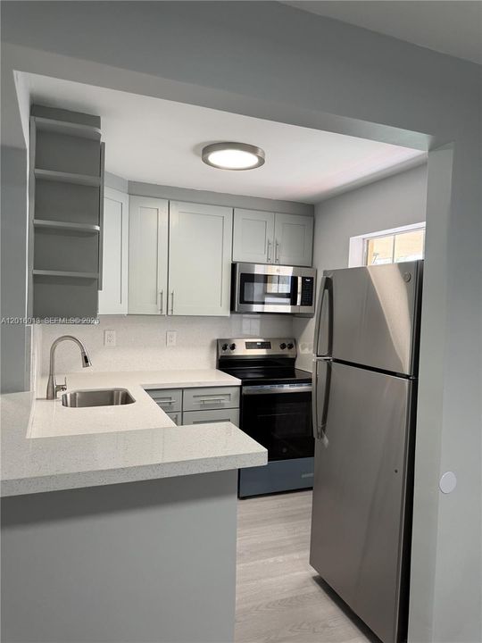 Active With Contract: $2,550 (2 beds, 2 baths, 901 Square Feet)