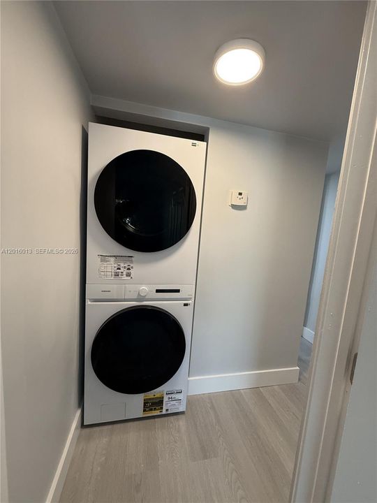 Active With Contract: $2,550 (2 beds, 2 baths, 901 Square Feet)