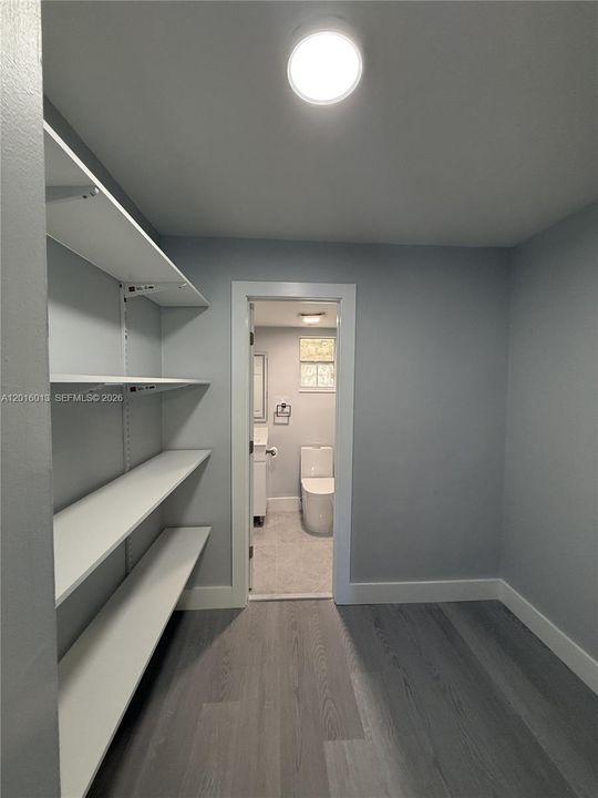 Active With Contract: $2,550 (2 beds, 2 baths, 901 Square Feet)