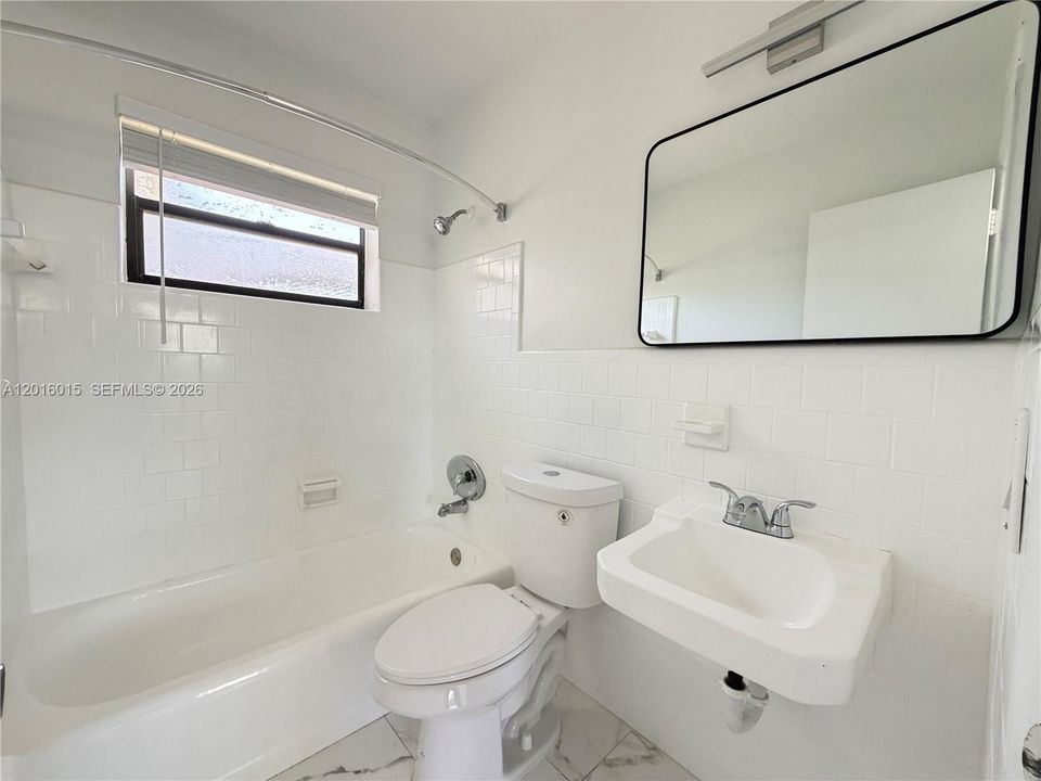 En Renta: $4,100 (4 camas, 2 baños, 1184 Pies cuadrados)