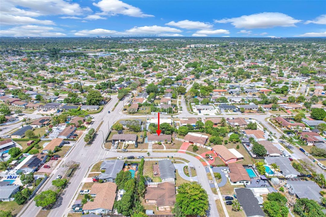 Activo con contrato: $575,000 (4 camas, 2 baños, 1574 Pies cuadrados)