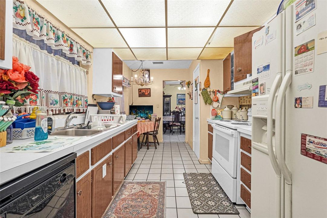 Activo con contrato: $575,000 (4 camas, 2 baños, 1574 Pies cuadrados)