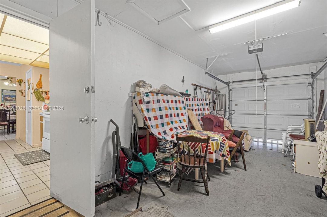 Activo con contrato: $575,000 (4 camas, 2 baños, 1574 Pies cuadrados)