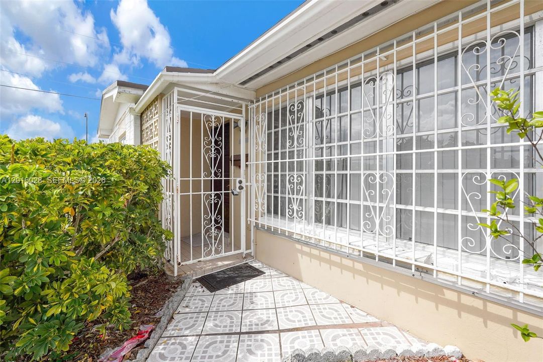 Activo con contrato: $575,000 (4 camas, 2 baños, 1574 Pies cuadrados)