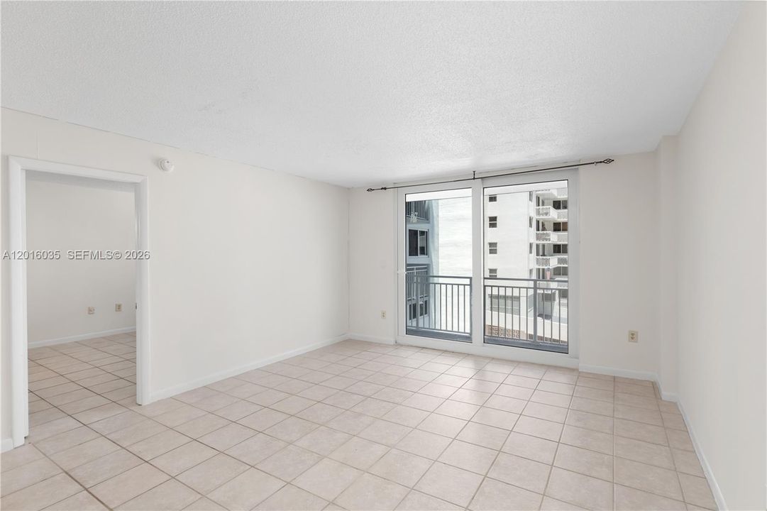 For Sale: $475,000 (1 beds, 1 baths, 654 Square Feet)