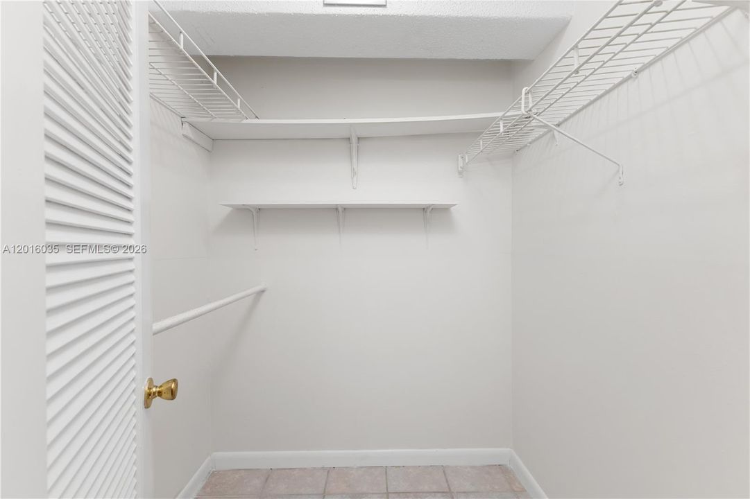 For Sale: $475,000 (1 beds, 1 baths, 654 Square Feet)