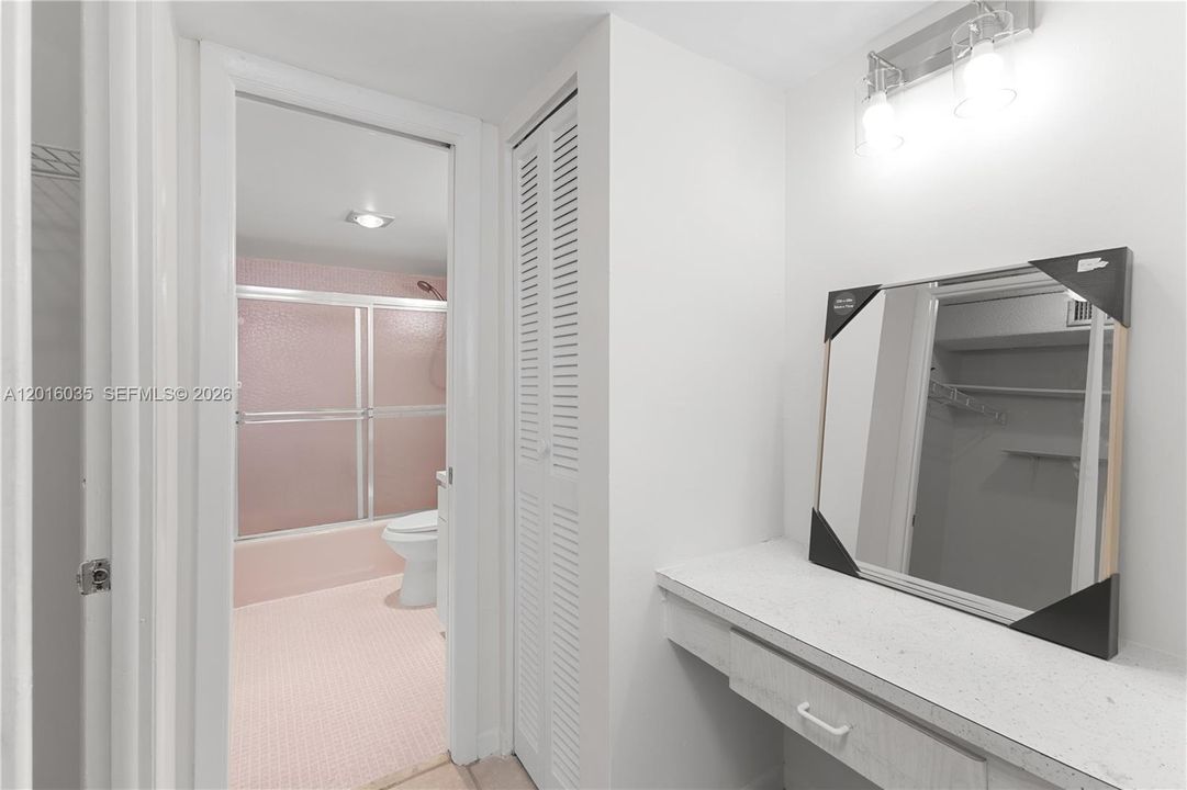 For Sale: $475,000 (1 beds, 1 baths, 654 Square Feet)