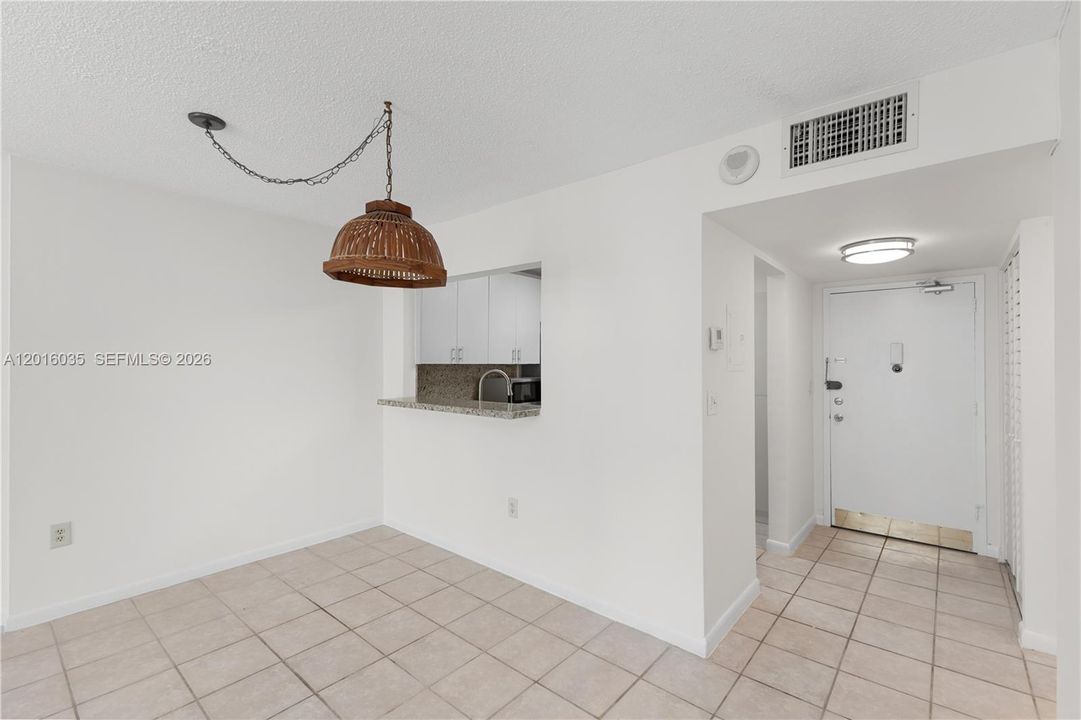 For Sale: $475,000 (1 beds, 1 baths, 654 Square Feet)