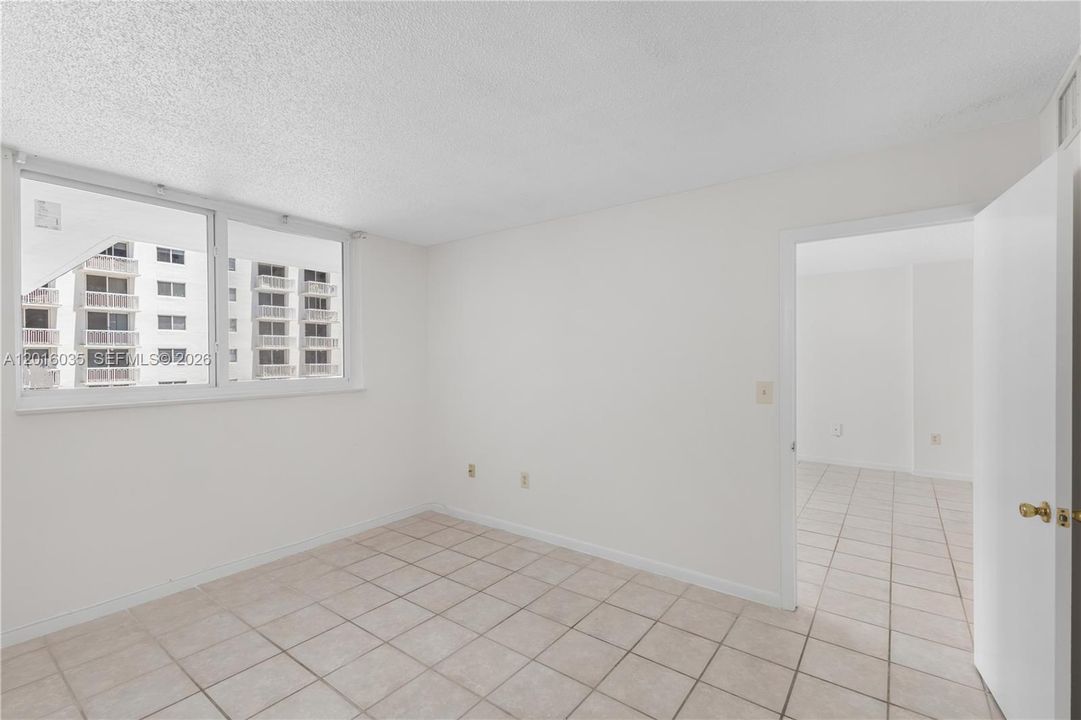 For Sale: $475,000 (1 beds, 1 baths, 654 Square Feet)