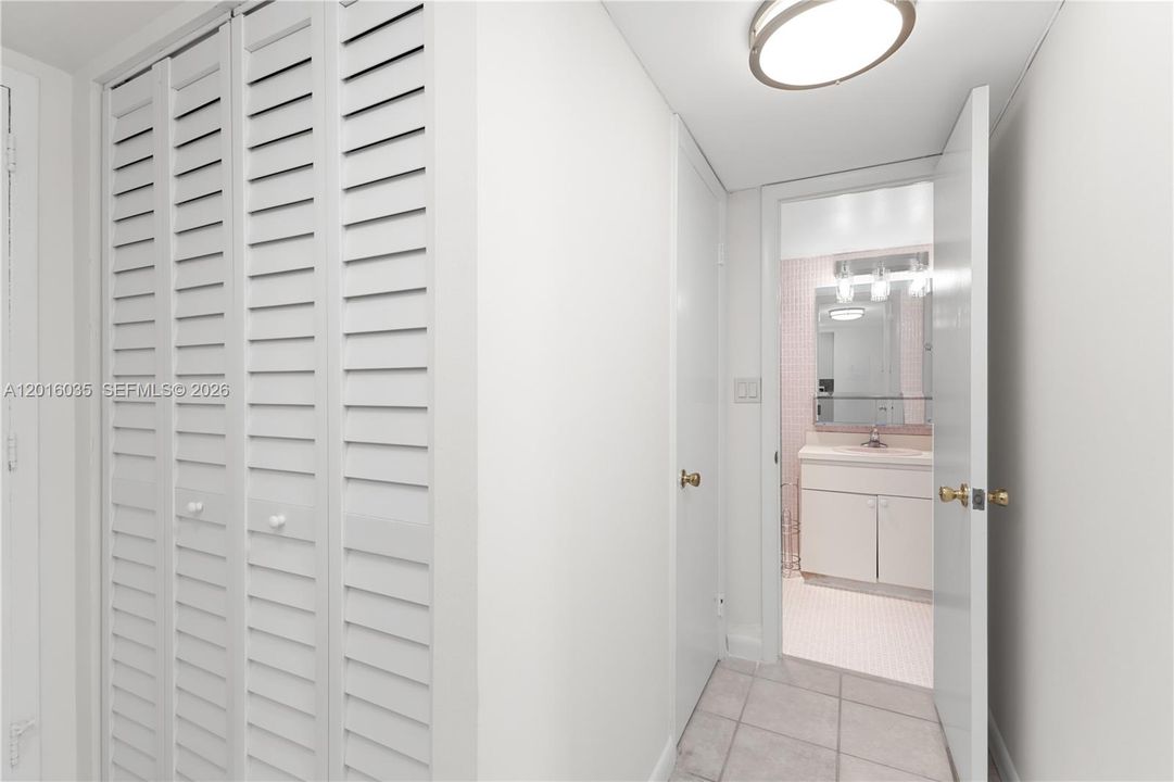 For Sale: $475,000 (1 beds, 1 baths, 654 Square Feet)
