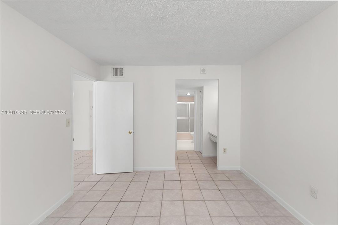 For Sale: $475,000 (1 beds, 1 baths, 654 Square Feet)