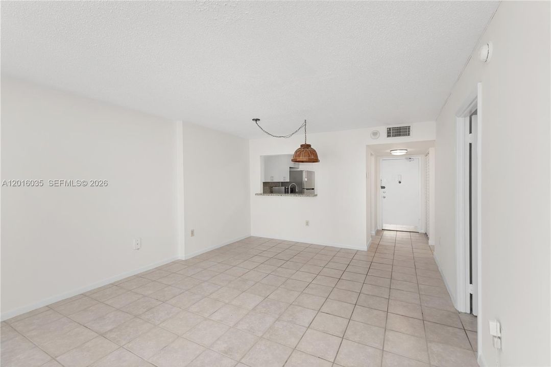 For Sale: $475,000 (1 beds, 1 baths, 654 Square Feet)