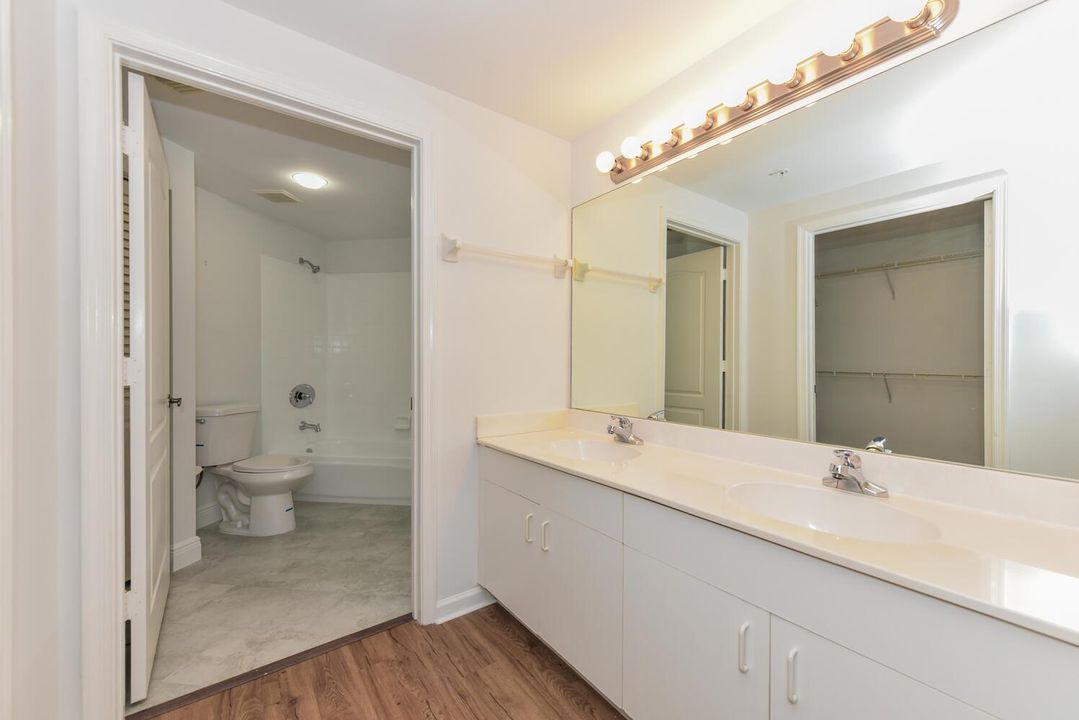 800 Uno Lago Dr Apt 104 Juno-large-015-0