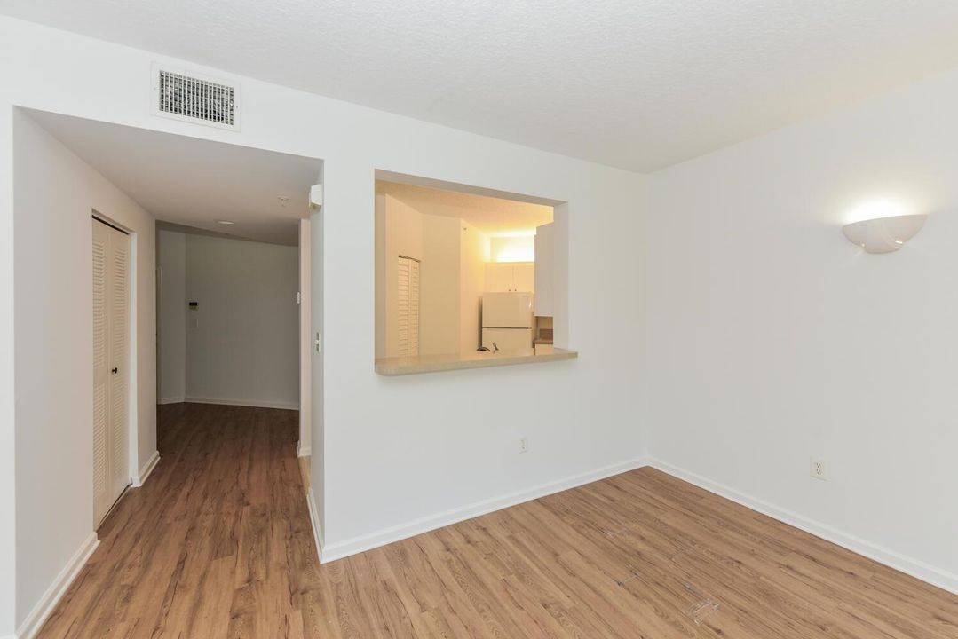 800 Uno Lago Dr Apt 104 Juno-large-010-0