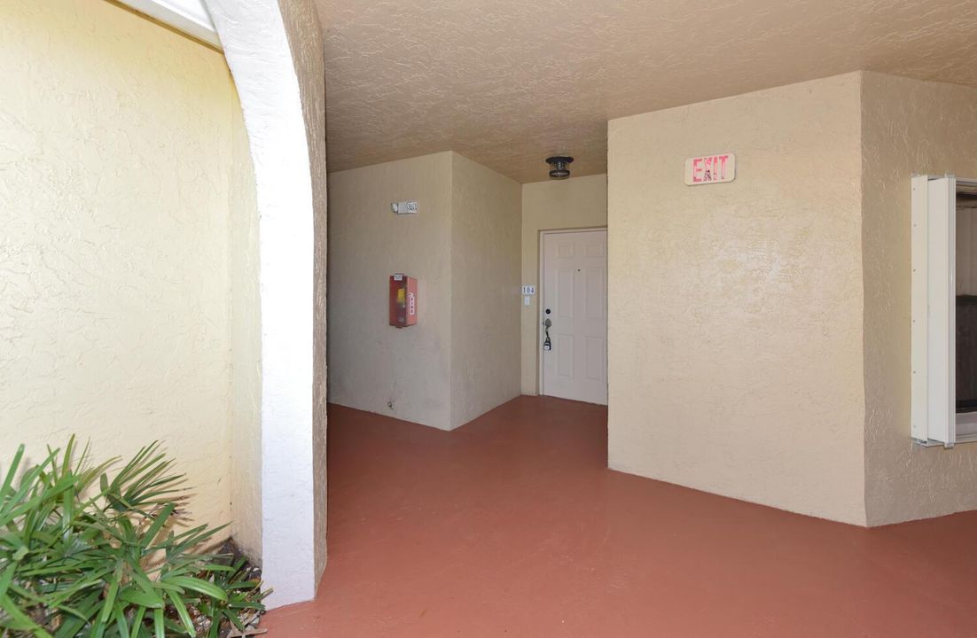 800 Uno Lago Dr Apt 104 Juno-large-002-0