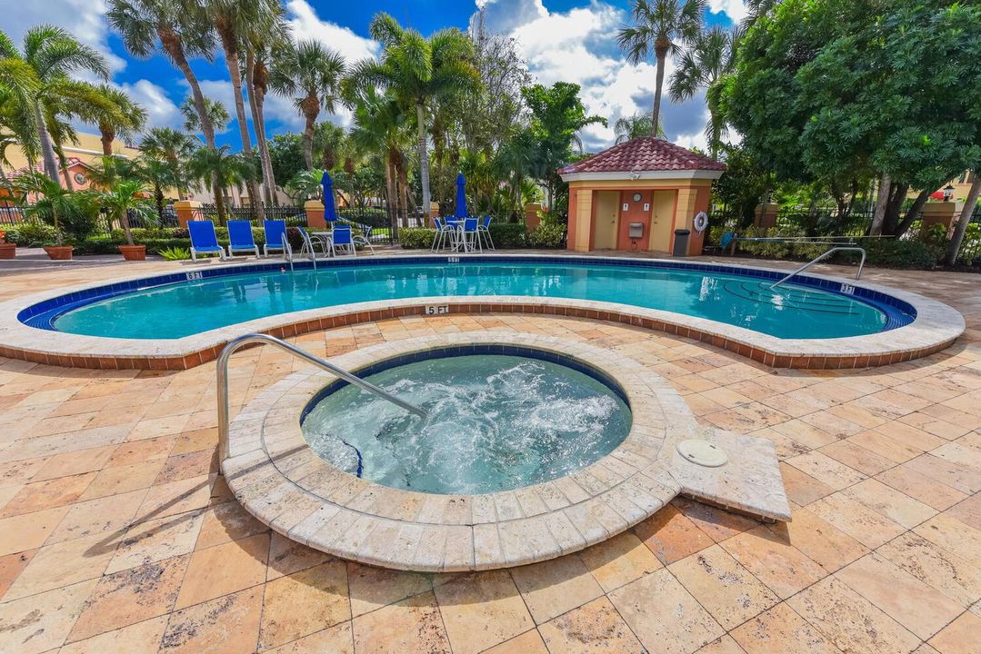 800 Uno Lago Dr Apt 104 Juno-large-023-0