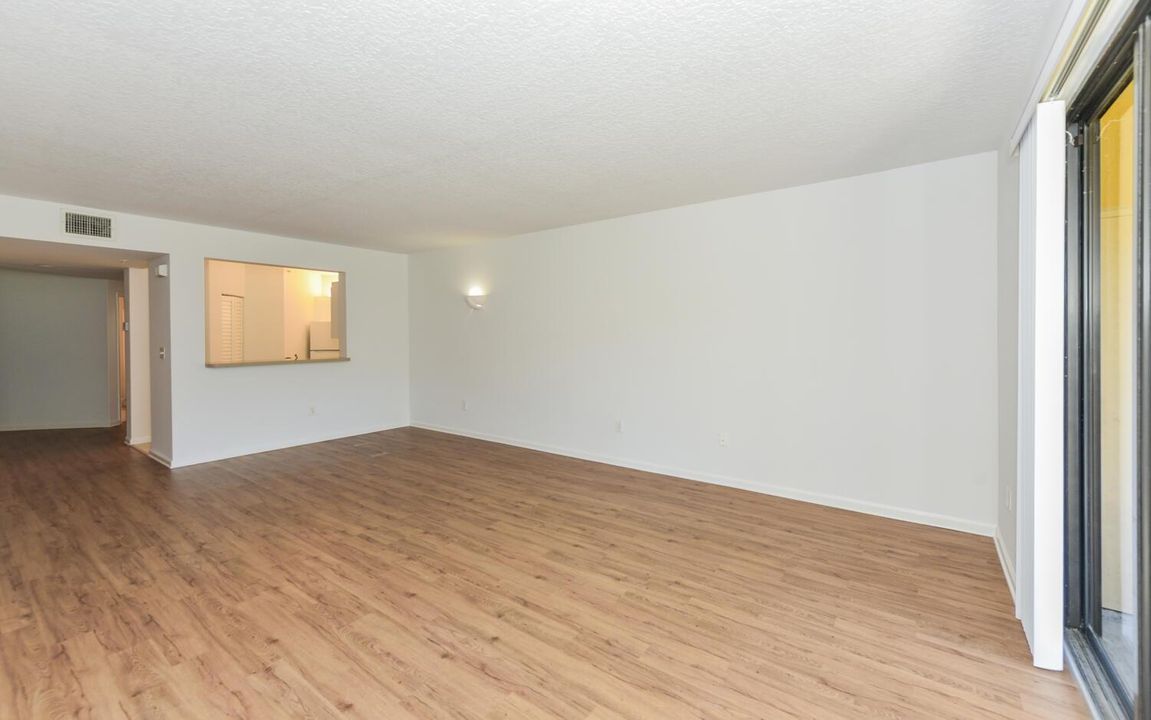 800 Uno Lago Dr Apt 104 Juno-large-013-0