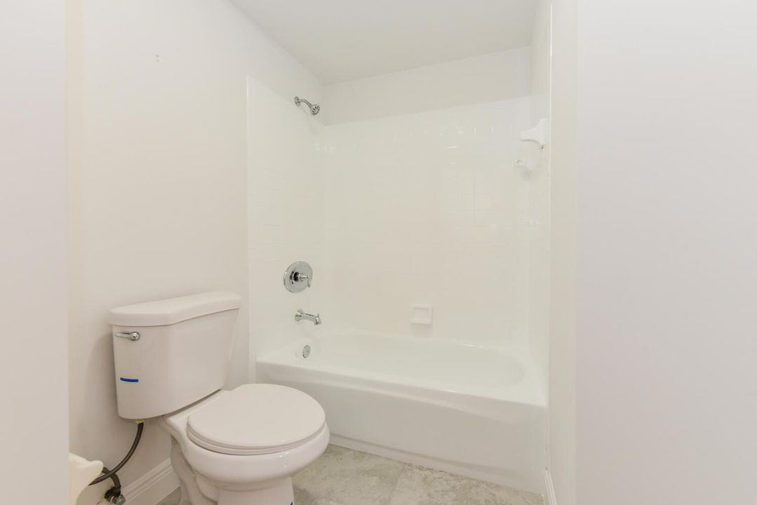 800 Uno Lago Dr Apt 104 Juno-large-016-0
