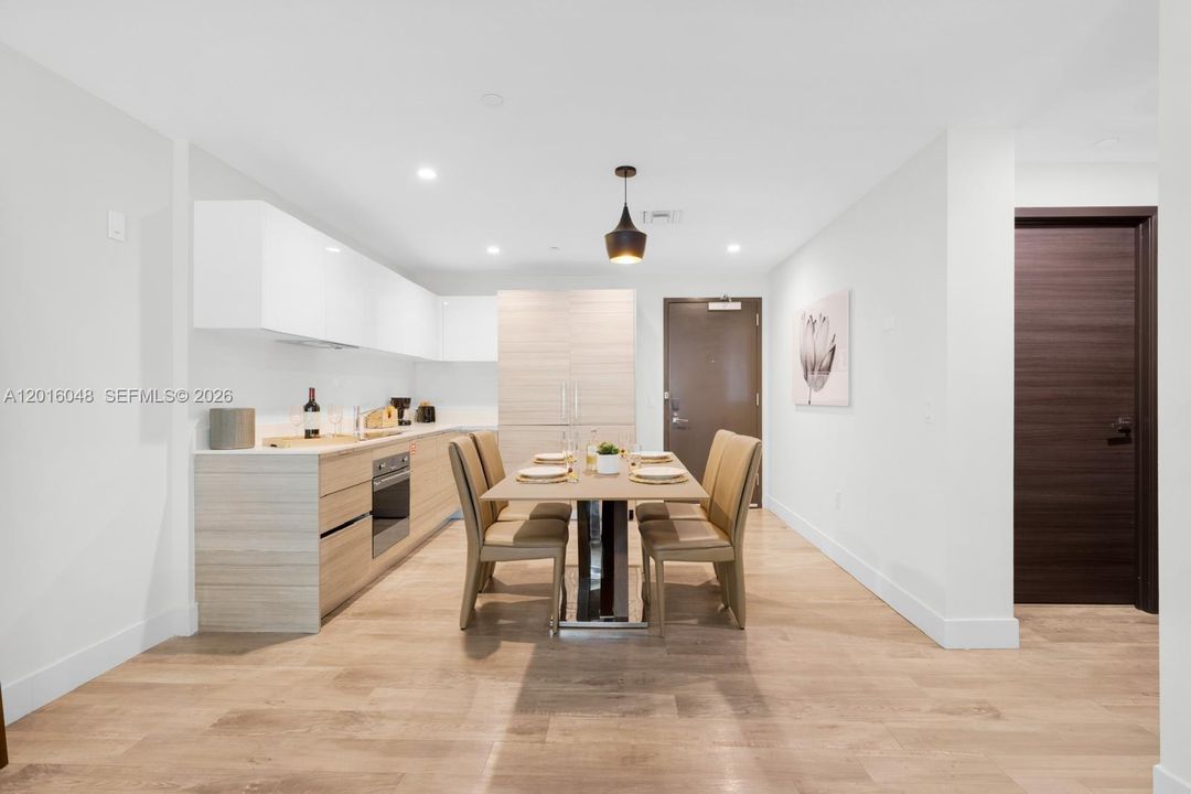 Activo con contrato: $369,000 (1 camas, 1 baños, 724 Pies cuadrados)