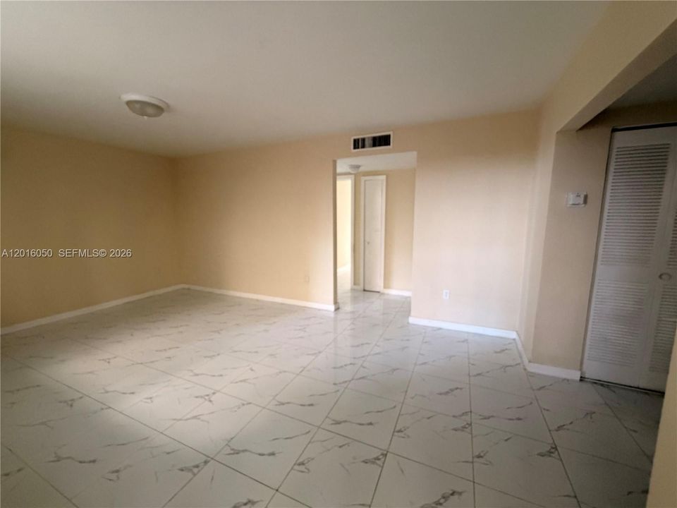 Active With Contract: $2,800 (3 beds, 2 baths, 1000 Square Feet)