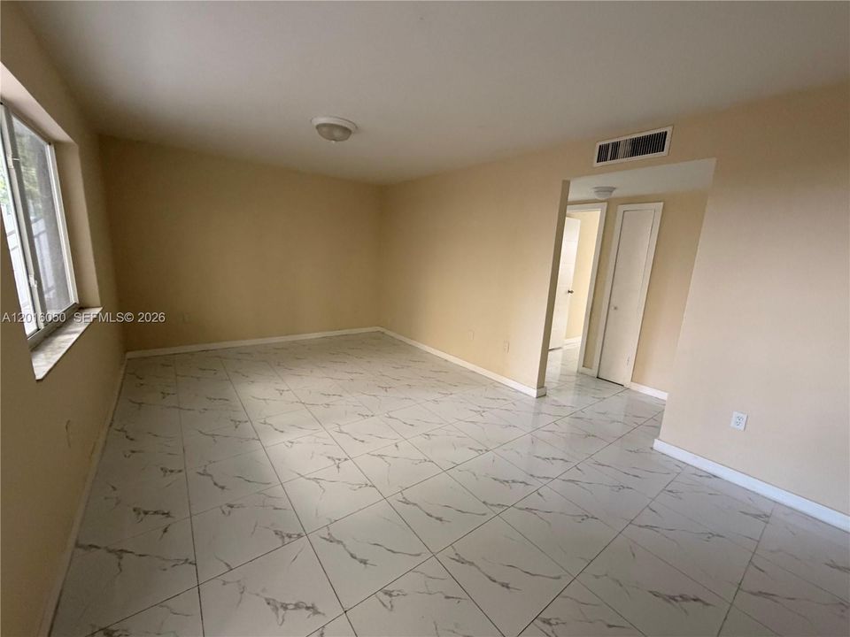 Active With Contract: $2,800 (3 beds, 2 baths, 1000 Square Feet)