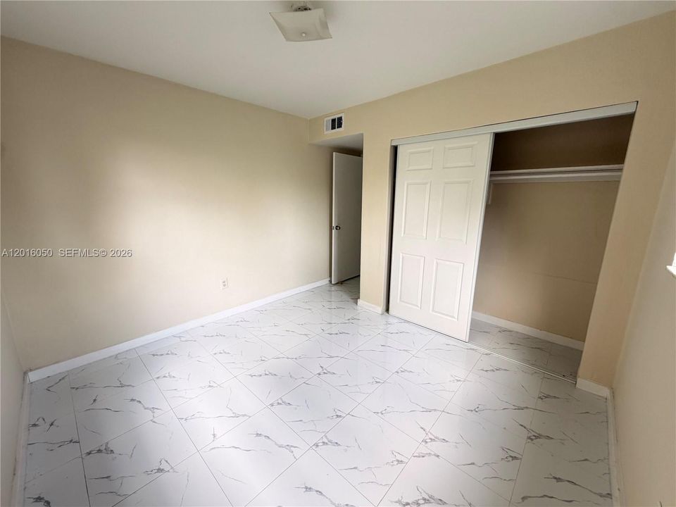 Active With Contract: $2,800 (3 beds, 2 baths, 1000 Square Feet)