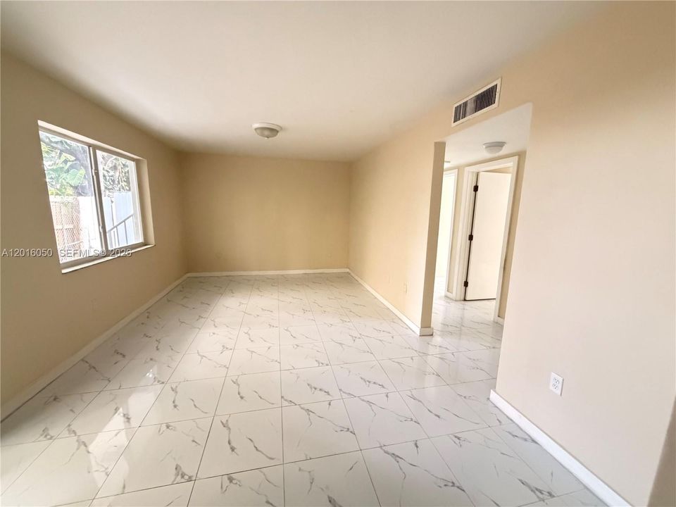 Active With Contract: $2,800 (3 beds, 2 baths, 1000 Square Feet)