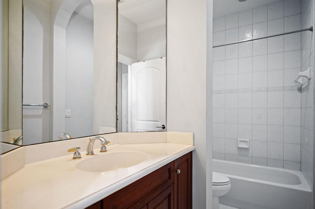 28-web-or-mls-16014-laurel-creek-dr