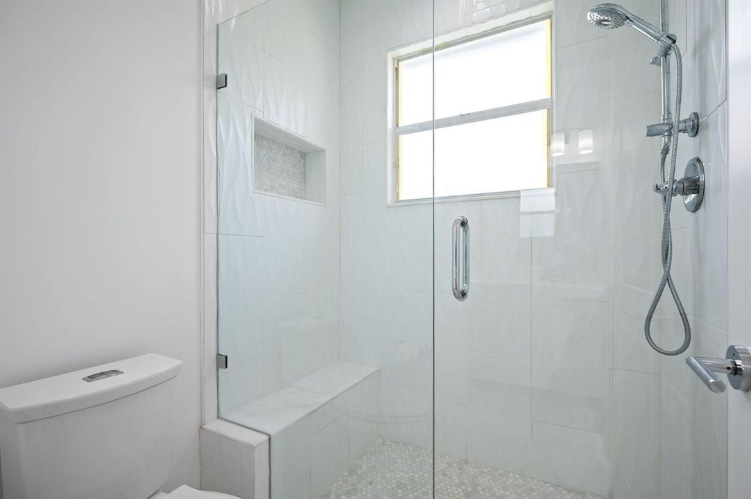 34-web-or-mls-16014-laurel-creek-dr