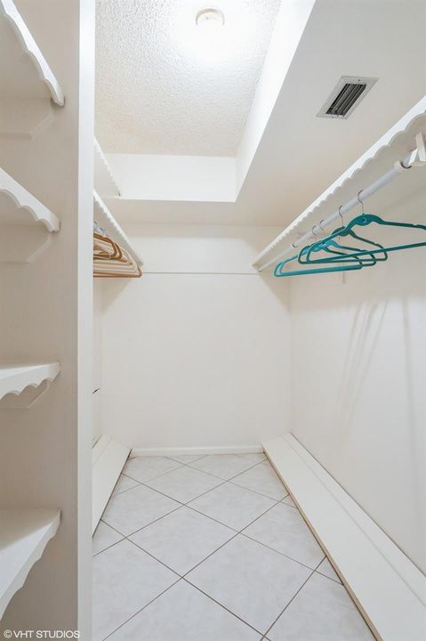 14_250JohnFKennedyDrive408_45_PrimaryBed