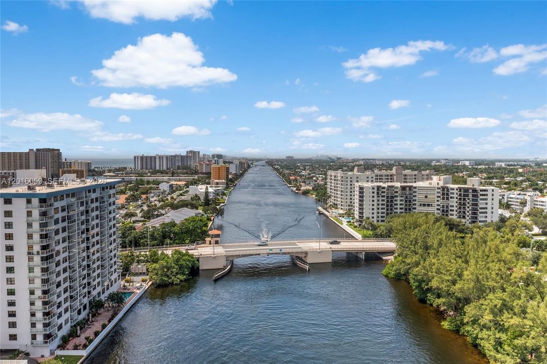 В аренду: $4,200 (2 спален, 2 ванн, 1002 Квадратных фут)